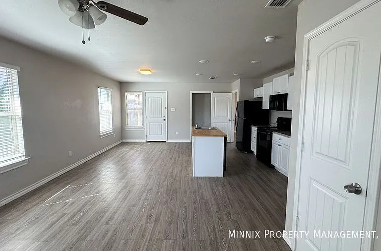 4319 E 61st St — Photo 17