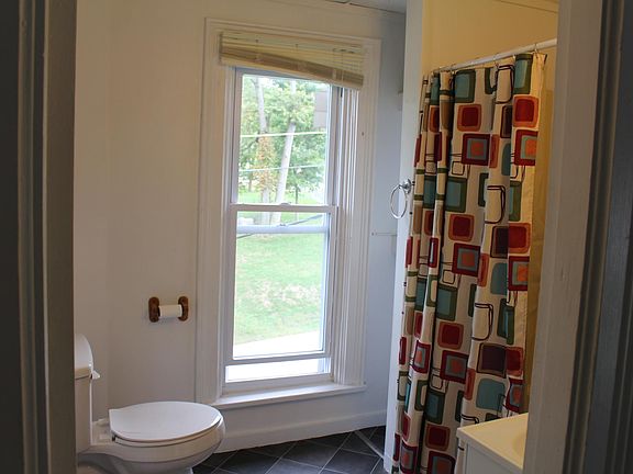 5th image of 104 W Curtis St #2