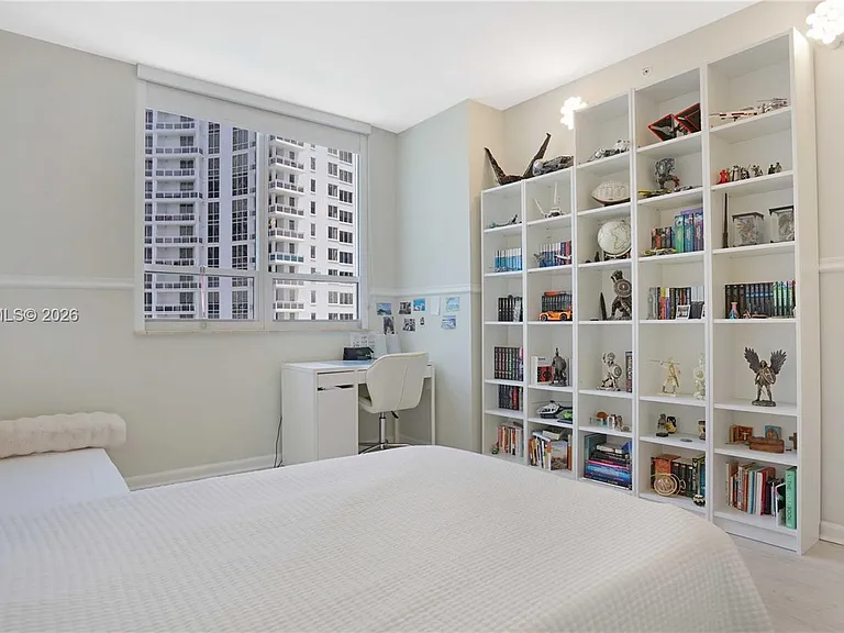 801 Brickell Key Blvd #2210 — Photo 31