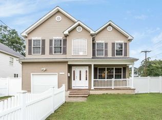 2100 Grove St, Baldwin, NY 11510