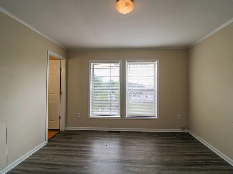 122 Meadows Ln — Photo 14