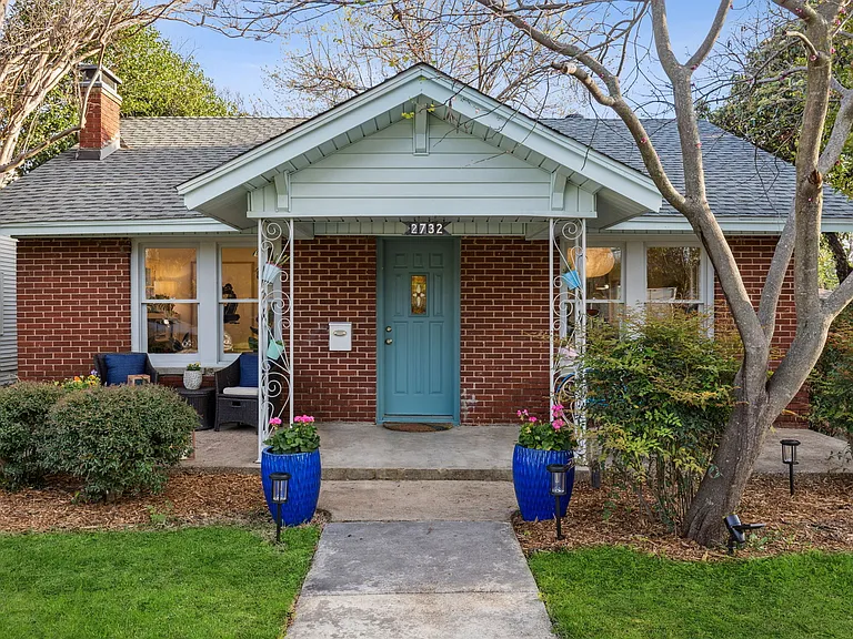 2732 Catherine St — Photo 29