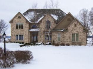 260 Monastery Hill Dr, Oconomowoc, WI