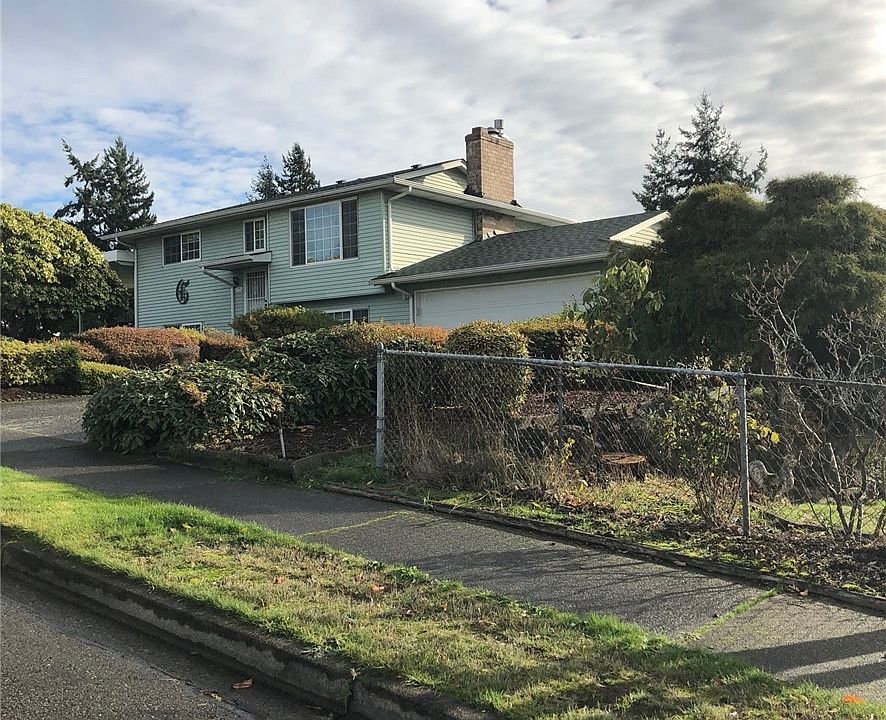 1st image of 1726 E 59th St