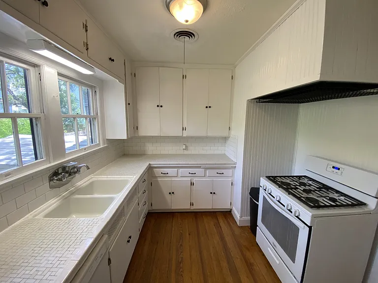 3901 Willbert Rd — Photo 12