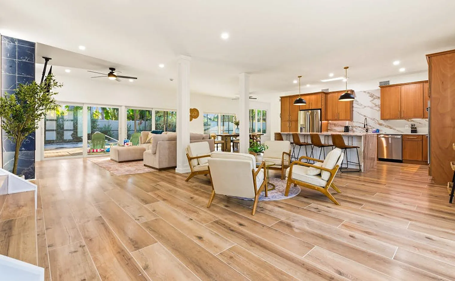 4 bed, 3.0 bath, 2443 sqft, $5,277 — Photo 3
