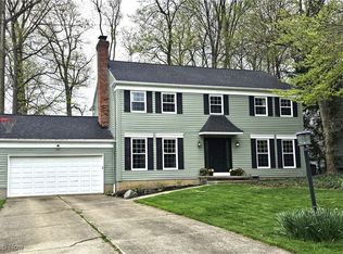 16585 S White Oaks Dr, Strongsville, OH