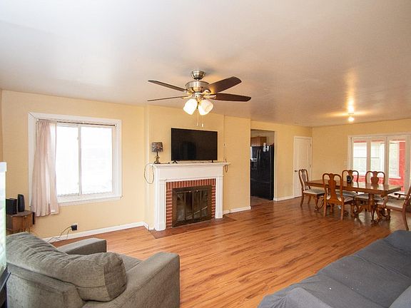 2nd image of 204 Caroline St