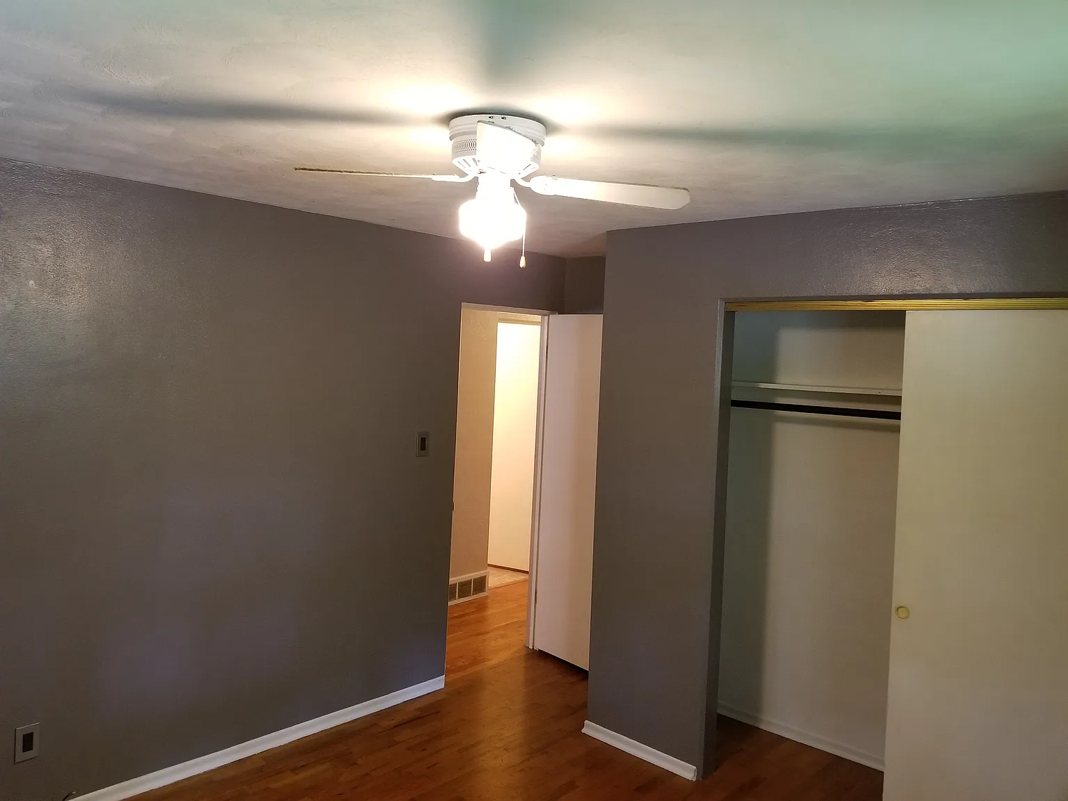 3 bed, 1000 sqft, $1,200 — Photo 4