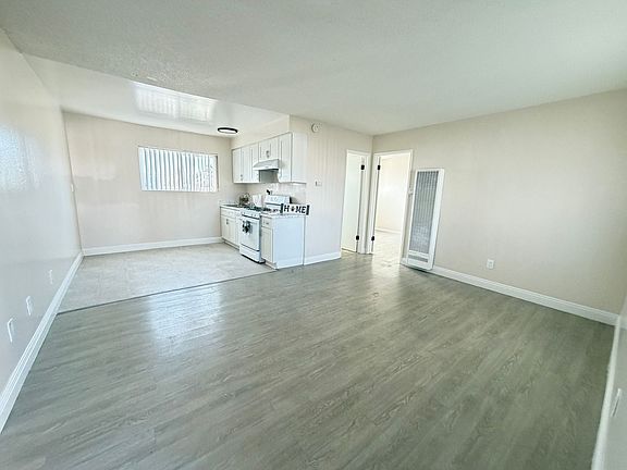4th image of 23015 Madison St #210