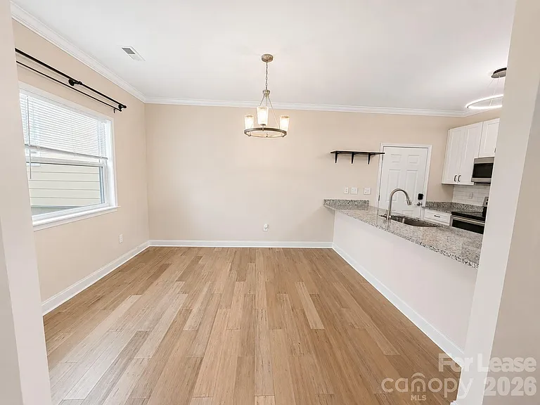309 James St — Photo 4