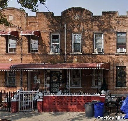 2nd image of 548 Chester St