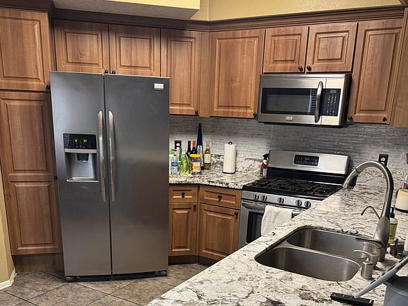 3rd image of 19328 Santa Maria Dr