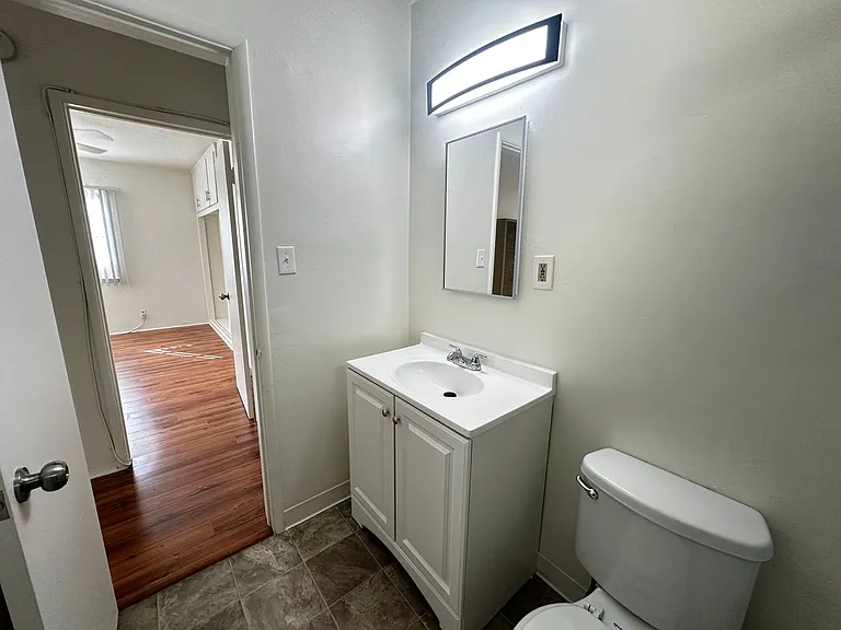 1049 Allen Ave #AVE;-1051 — Photo 8