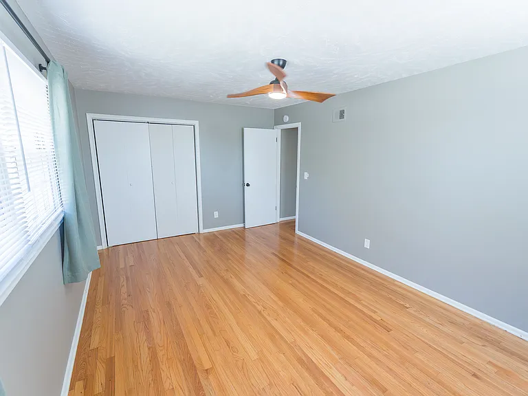 Master Bedroom (upstairs)