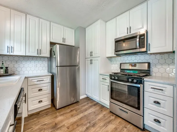 2631 Greenhurst Dr, Farmers Branch, TX 75234