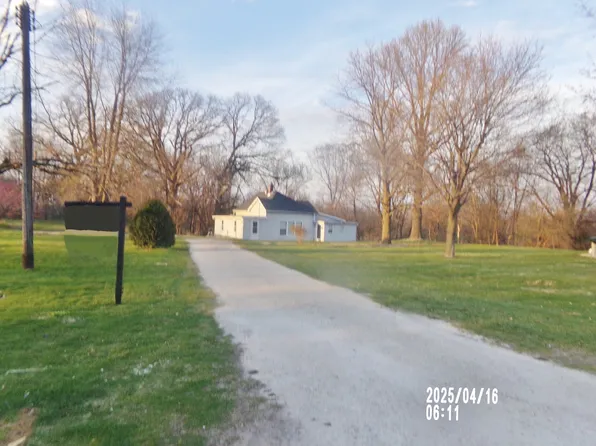 608 N Center St, Seatonville, IL 61359