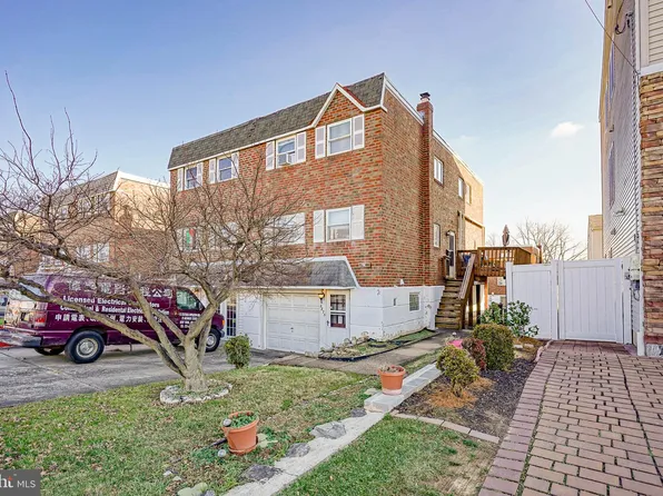 2875 Walnut Hill St, Philadelphia, PA 19152