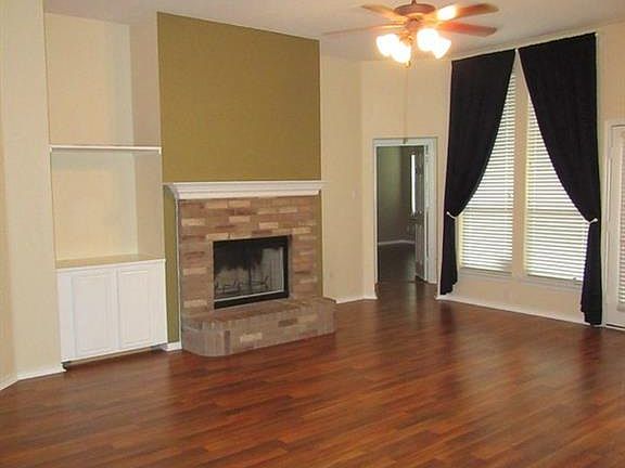 3rd image of 1304 Red River Dr