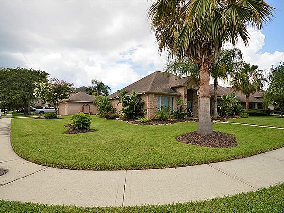 3rd image of 1502 Park Dr