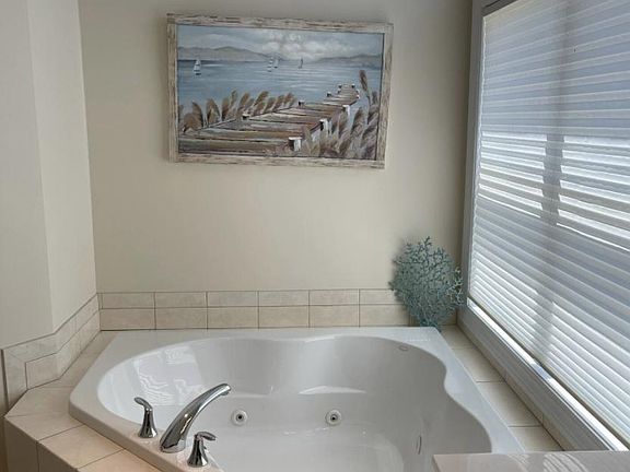 2nd image of 425 Summit Ln