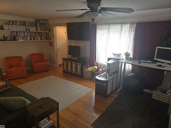 5th image of 23805 Cushing Ave