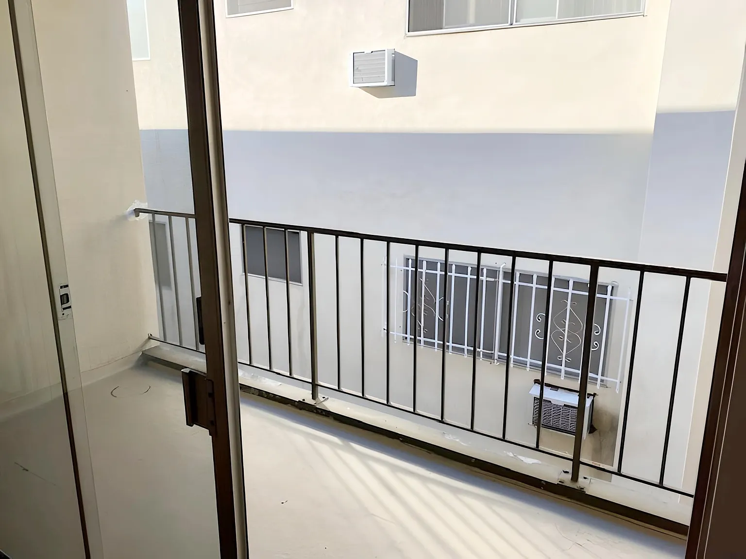 1026 N Genesee Ave — Photo 4