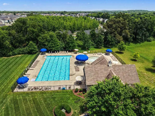 2406 Audubon Ln, Murfreesboro, TN 37128