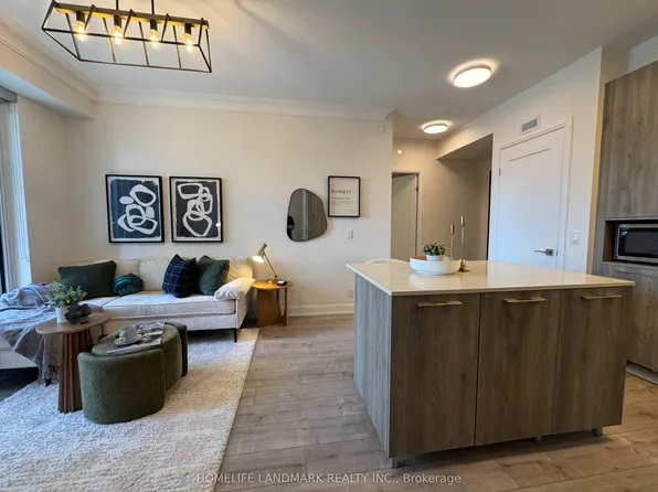 38 Water Walk Dr #629, Markham, ON L3R 6M8