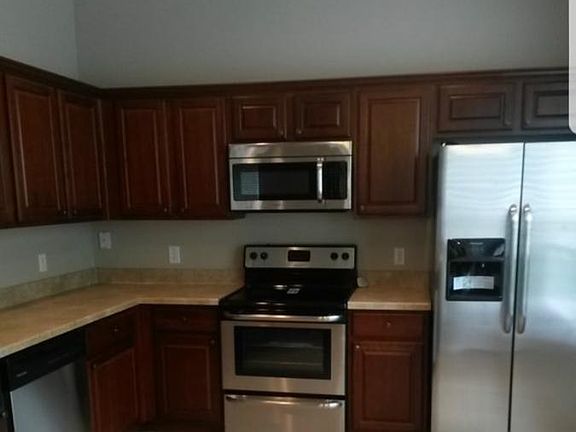 2nd image of 3230 San Jacinto Cir