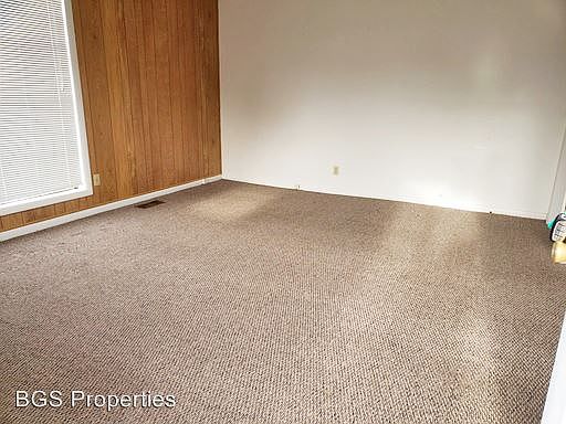 3rd image of 620 Vaughn Ave