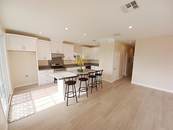 2nd image of 10381 Dewey Dr