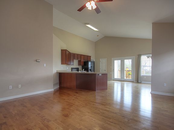 5th image of 460 Greathouse Dr