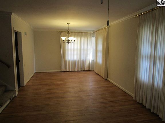 5th image of 210 Green St