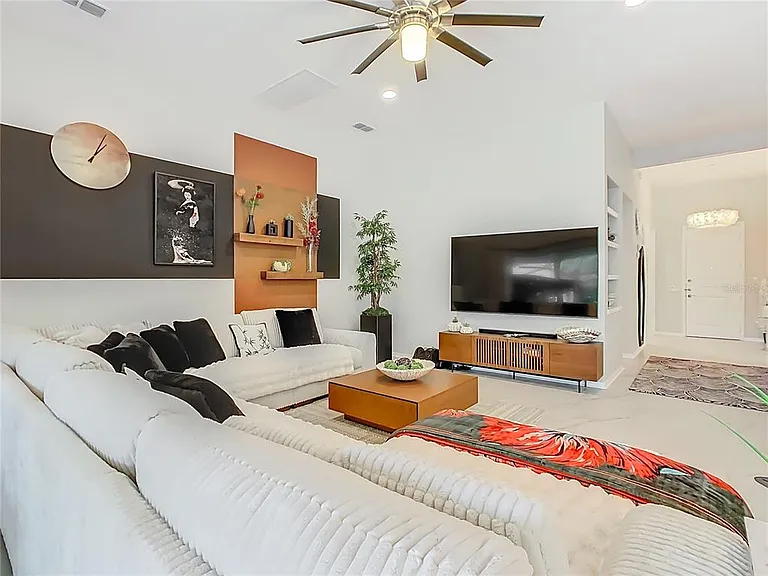 790 Carmel Ln — Photo 5