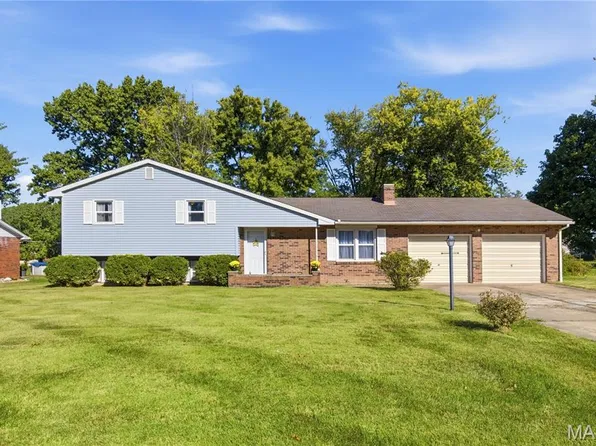 103 Rolling Meadows Dr, Godfrey, IL 62035