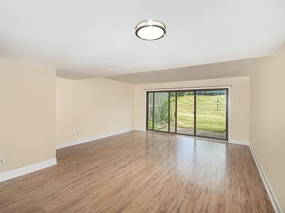 3rd image of 792 Peninsula Ct