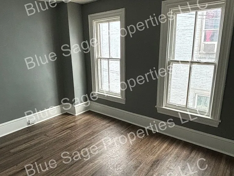 351 Union Aly — Photo 3