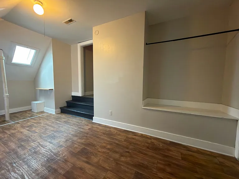 1221 Laurel Ave — Photo 5