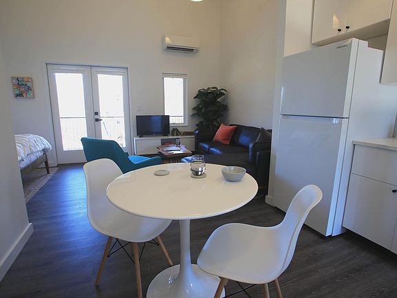 eat in kitchen with sharp cabinets and appliances