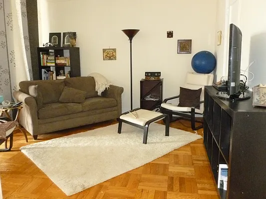 Rented by Mary Woods Associates | media 22