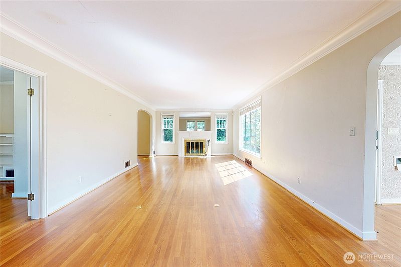 3rd image of 724 Valencia Street