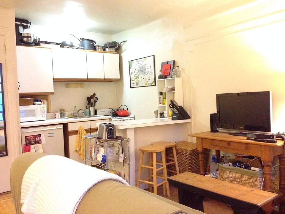 2nd image of 398 E 52nd St APT 3B