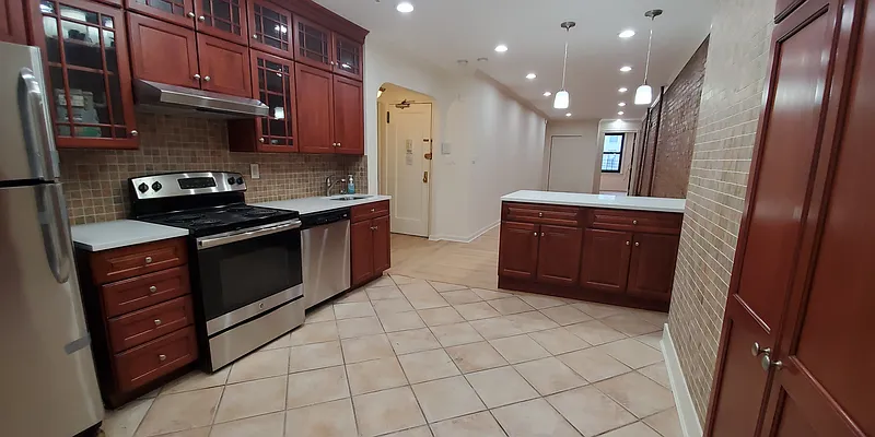 Rented by Manhattan Best Realty, Inc. | media 15