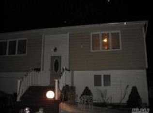 118 E 9th St, Huntington Station, NY 11746
