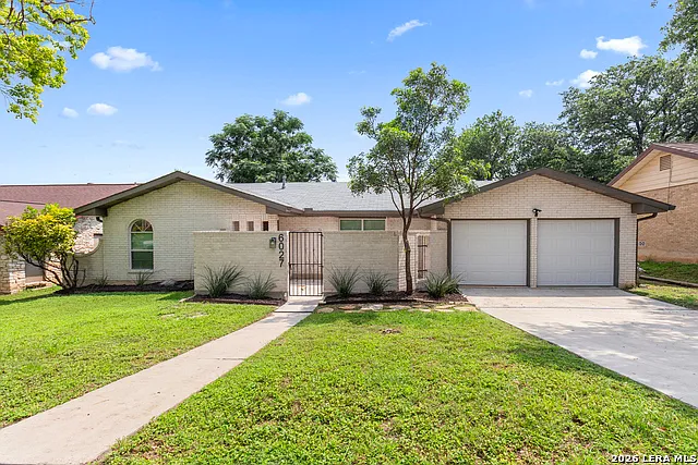 4 bed, 2.0 bath, 1611 sqft, $2,300 — Photo 3