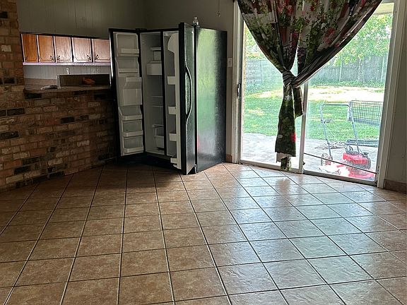 3rd image of 1509 Robin Dr