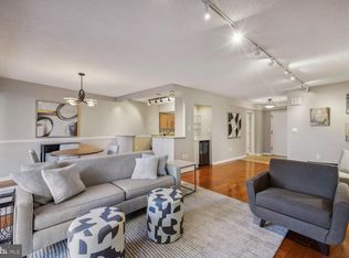 1300 Crystal Dr APT 701S, Arlington, VA