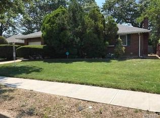 1150 McDonald Pl, Baldwin, NY 11510