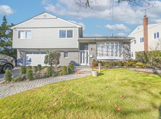 972 S End, Woodmere, NY 11598